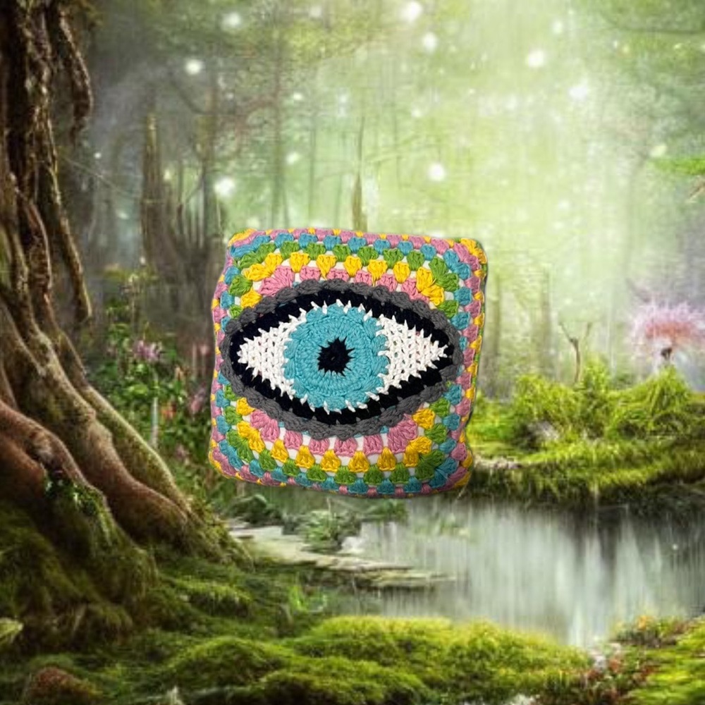 sold out Urban Outfitters Evil Eye Knit Pillow🐛🧚‍♂️